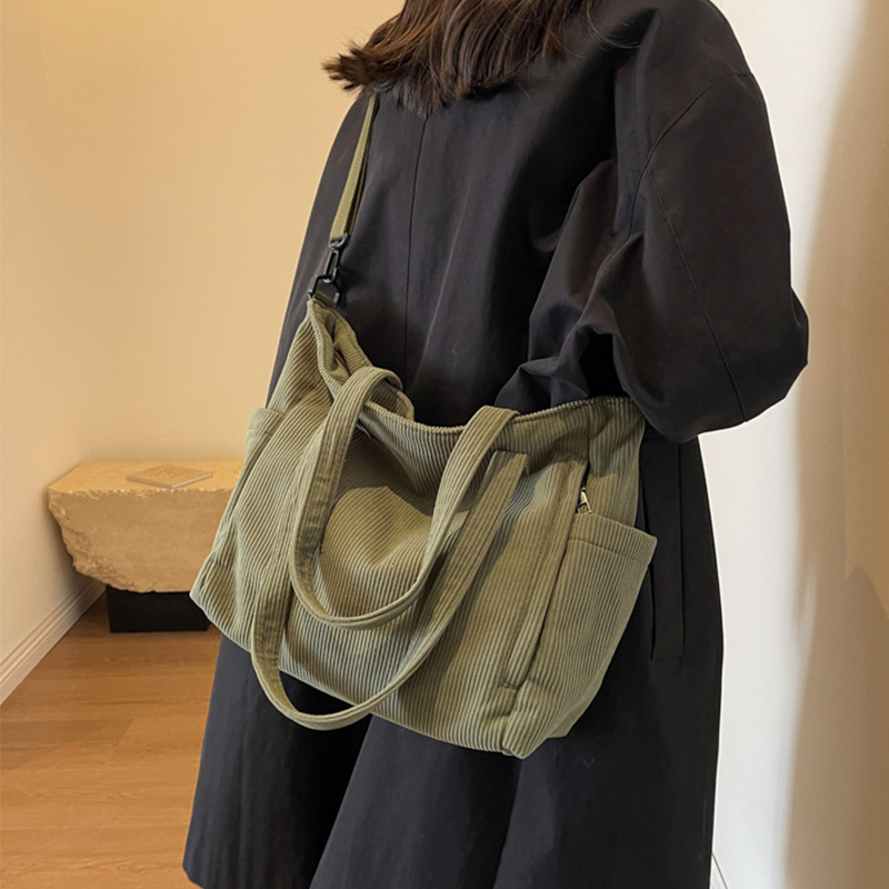 Pufflora กระเป๋าผ้าลูกฟูก รุ่น Multi-Way Bag ใบใหญ่ จุของเยอะ ใส่ A4/iPad ได้ มีซิป สไตล์เกาหลี ดีไซน์มินิมอล ถือคล้องแขนหรือสะพายข้างก็ได้