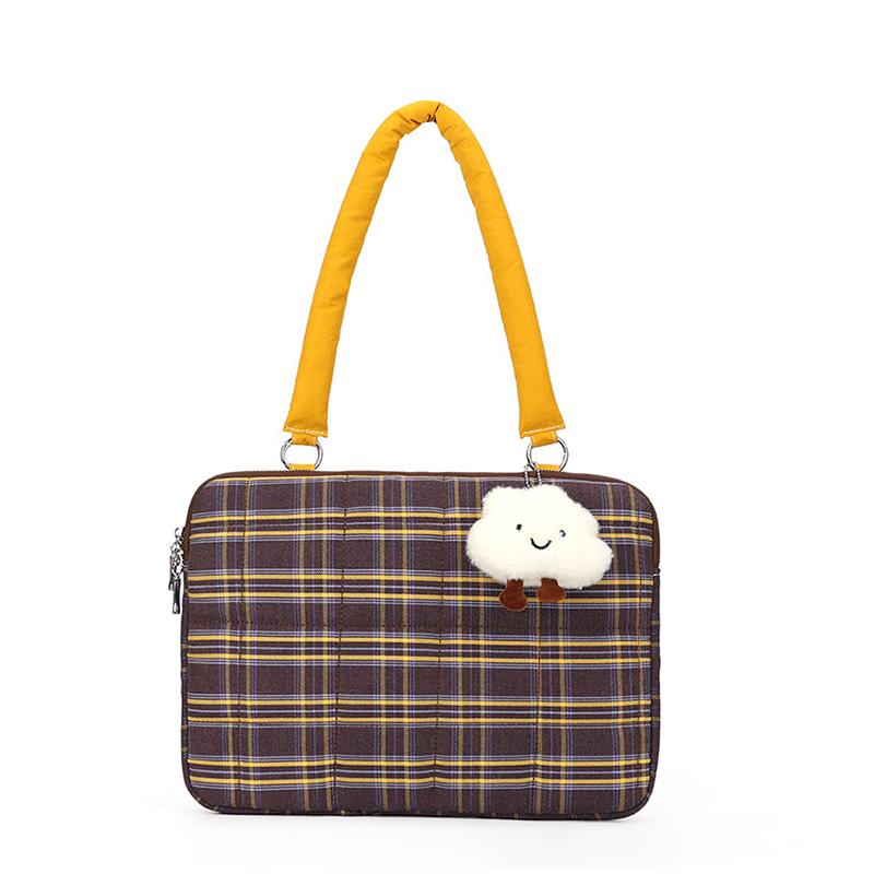 Pufflora กระเป๋าใส่โน๊ตบุ๊ค กระเป๋าแล็ปท็อป กระเป๋าไอแพด รุ่น Cloudy Plaid กระเป๋าบุนวมกันกระแทก ลายสก็อต มาพร้อมพวงกุญแจน่ารัก