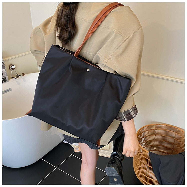 Pufflora กระเป๋าสะพายข้าง รุ่น Cozy Tote กระเป๋าโท้ท กระเป๋าถือ วัสดุกันน้ำ ความจุเยอะ น้ำหนักเบา ช่องซิปปิดมิดชิด สไตล์เกาหลี